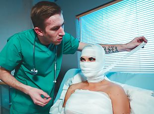 Nymphomaniac British chick with big juggs seduced cocky doctor