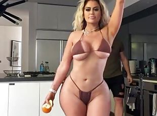 MILF in bikini drives me mad!