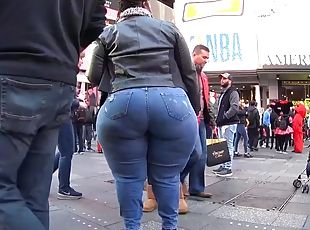 Huge Booty Candid BBW !!!