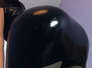 Amy solo latex jerk (strapon cum)