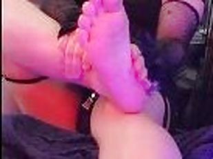 Femboy footworship