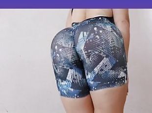 Cuál de estos leggins le queda mejor a mi culo?