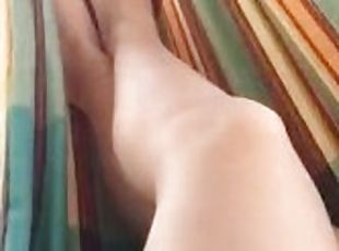 @tici_feet tici feet ig tici_feet red toenails in my hammock - feet