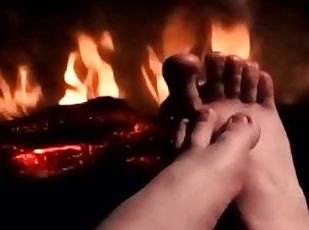 Warming my Feet up to give you a nice HOTT Footjob NO HEADPHONES REQUIRED