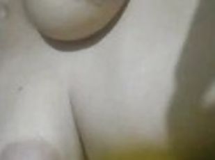 Le muestro mis tetas al novio de mi amiga ????????