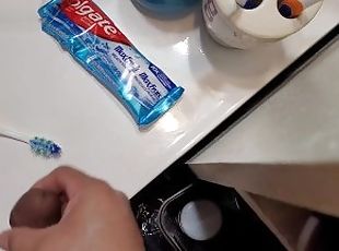 PINOY JAKOL AT PINUTOK SA TOOTHBRUSH