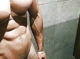 Straight Fitness Hunk Jerking big cock 