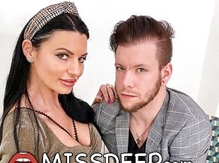 Fuckboy convinces MILF from France to fuck: ANIA KINSI - MISSDEEP