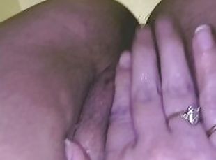 Clitoris, Masturbare (Masturbation), Orgasm, Pasarica, Tasnit, Lesbiana, Adolescenta, Masaj, Cu degetelul, Taratura