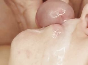 Cumshot on face and lips, she swallow sperm