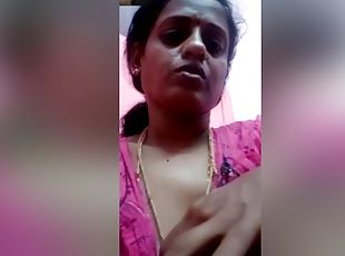 Today Exclusive- Mallu Bhabhi Showing Her Milky Boobs On Video Call