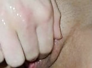 Solo amateur close up squirt!