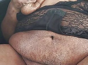 gros-nichons, clito, masturbation, en-plein-air, public, chatte-pussy, femme, granny, black, doigtage