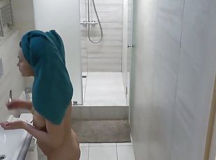 Filming my naked girlfriend in the shower while bathing