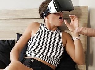 Stepmom gets first impressions from VR glasses