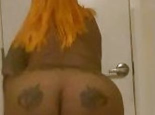 Hoochie Mama Hazelnutxxx With My Pussy Out !!