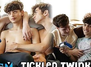 eruzioni-di-sperma, gay, pornostar, sesso-di-gruppo, piedi, college, twink