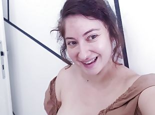 røv, orgasme, milf, småfed, fingering, liderlig, toilet, solo, brunette