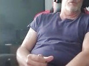 Gaymer Daddy taking a break to nut