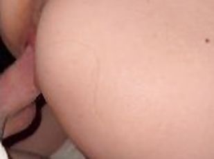 homemade 18year old teen gripping pussy on older bulls cock in backseat