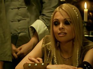 Jesse Jane brings her girlfriend to an eye-rolling orgasm